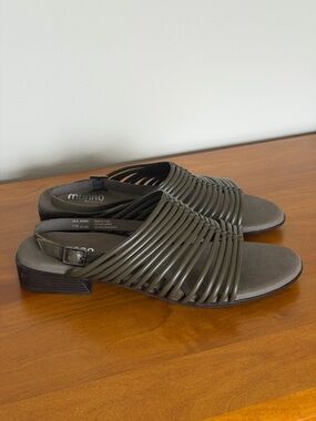 Munro Celia Olive Green Leather Perfect Fit Multi-Strap Slingback Sandals-11W